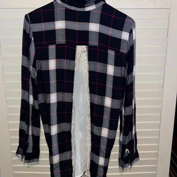 Button Front Shirt with open lace back 
COMO VINTAGE - Picture 3 of 6